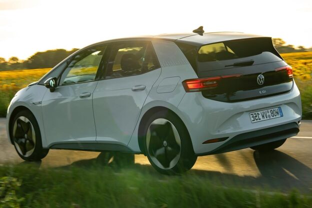 Volkswagen touran con 105138 quilómetros de 2021 de segunda mano en Madrid