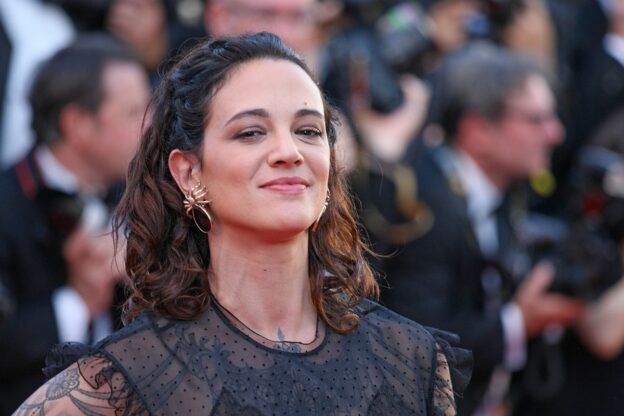 Nadie intente arrancárnosla ahora